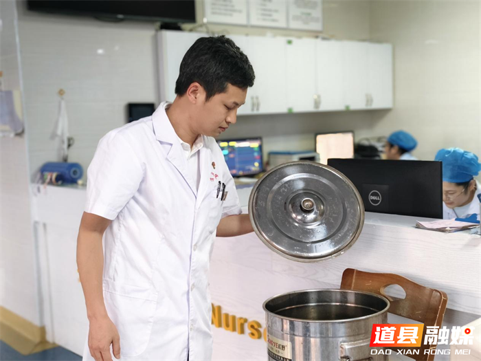 0526道县中医医院刘友主:入选国家中医药管理局“西医学习中医”骨干人才01_副本.png 0526道县中医医院刘友主:入选国家中医药管理局“西医学习中医”骨干人才01_副本.png