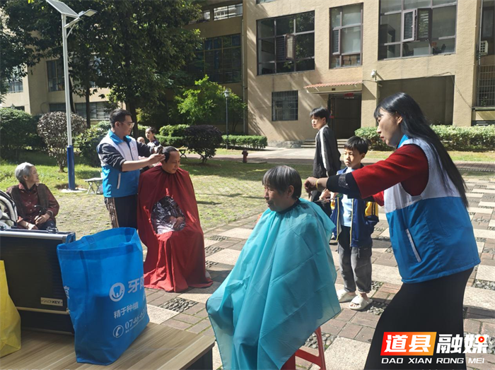 0506道县：便民服务进小区&nbsp; 志愿温情暖家园02_副本.png