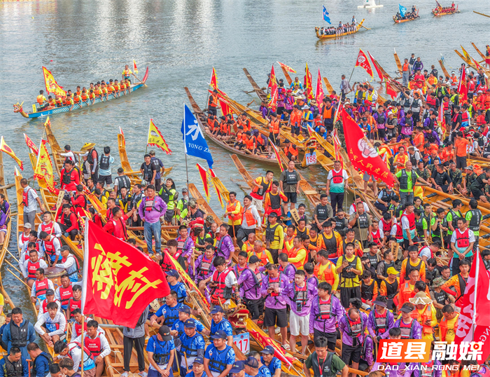 2026年6月12日，湖南省永州市道县龙船广场潇水河水域，参赛龙船队在集结。