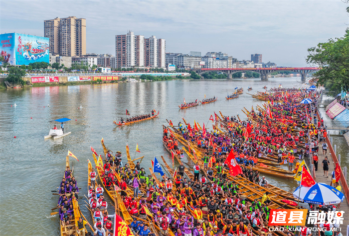 2026年6月12日，湖南省永州市道县龙船广场潇水河水域，参赛龙船队在集结。