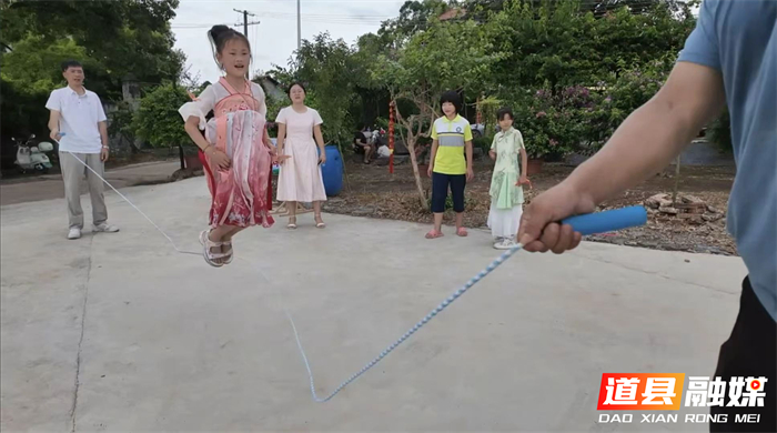 0620道县五侯社区打造城郊微度假打卡地 端午惠民活动烟火气十足 (1)_副本.jpg 0620道县五侯社区打造城郊微度假打卡地 端午惠民活动烟火气十足 (1)_副本.jpg