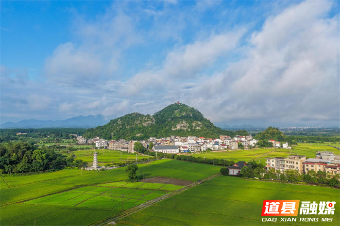 2026年7月10日，湖南省永州市道县清塘镇一带，错落村庄、连片农田与连绵群山在缥缈云雾间相映相融，勾勒出一幅秀美的乡村田园画卷。蒋克青