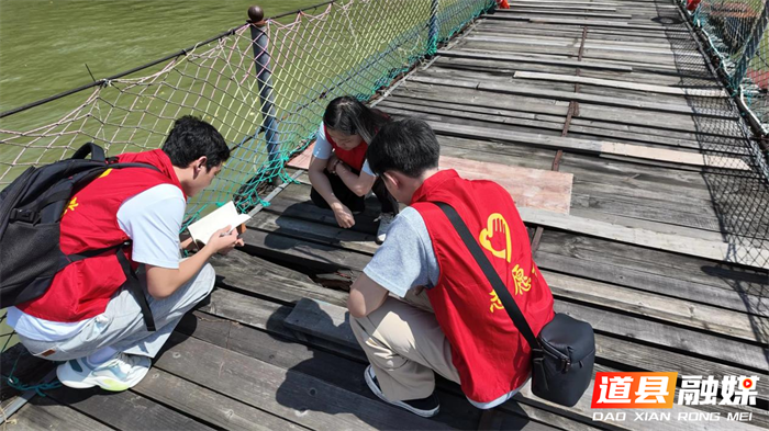 0720重庆大学“守征桥”实践团走进葫芦岩景区开展志愿服务03_副本.png 0720重庆大学“守征桥”实践团走进葫芦岩景区开展志愿服务03_副本.png