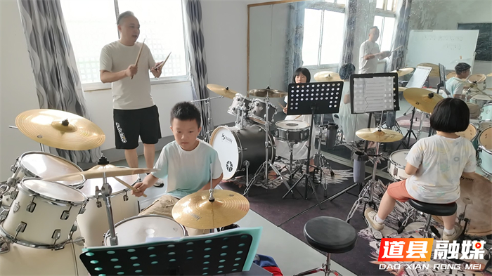 0722道县:多彩公益课堂 点亮少年暑期生活 (2)_副本.jpg 0722道县:多彩公益课堂 点亮少年暑期生活 (2)_副本.jpg