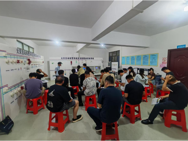 县住建局、县住房保障服务中心开展住宅小区消防设施操作员专项培训