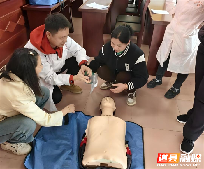 0818医师节特稿‖凌晨5点的班车,等的是这位医生——道县人民医院曾亮程的乡镇驻点日记02_副本1.png 0818医师节特稿‖凌晨5点的班车,等的是这位医生——道县人民医院曾亮程的乡镇驻点日记02_副本1.png