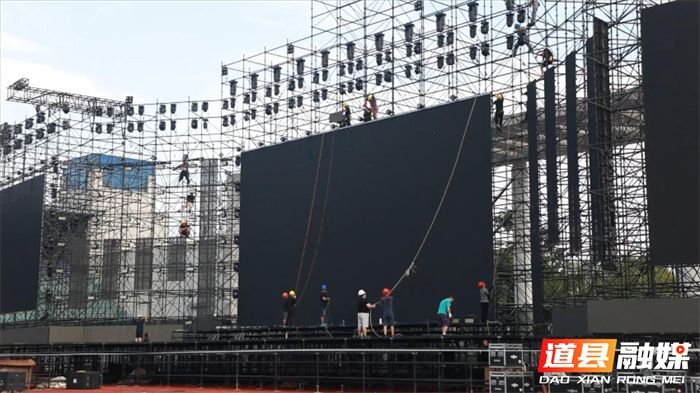 0818道县:文体中心舞台搭建紧锣密鼓 演出进入倒计时 (3)_副本.jpg 0818道县:文体中心舞台搭建紧锣密鼓 演出进入倒计时 (3)_副本.jpg