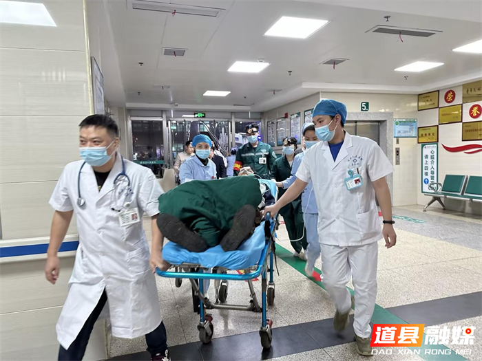 0821道县人民医院急诊科：“急”刻守护，为生命赢下每一秒03_副本.png