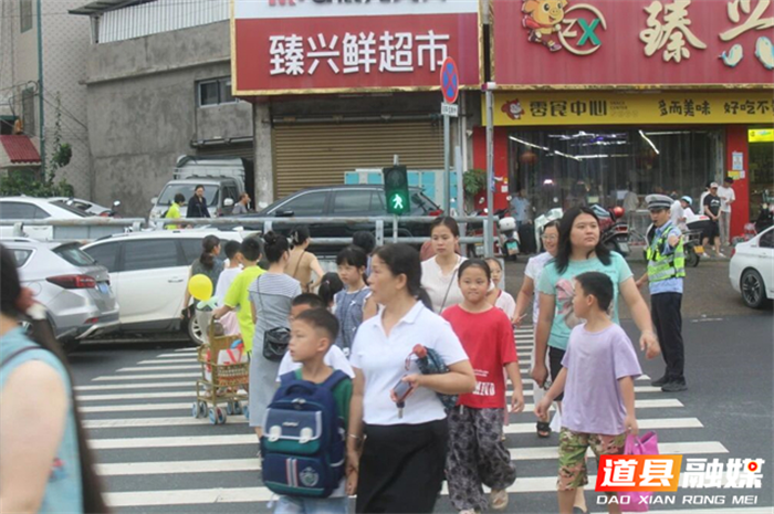 0901道县:交警站好“护学岗” 护航“开学季”01_副本.png 0901道县:交警站好“护学岗” 护航“开学季”01_副本.png