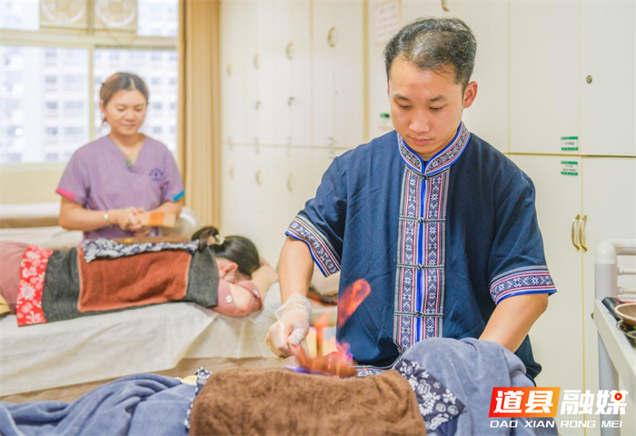 0902道县：瑶医火攻疗法走进道县人民医院 古老民族医药惠民生01_副本.png