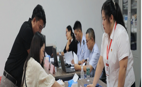 视频|道县：政务服务下沉小区 假期办证温暖民心