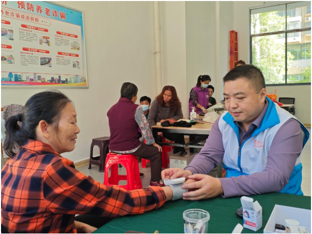 道县：志愿服务进小区 便民惠民暖民心