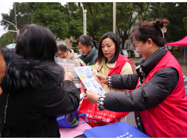 以青春之名 赴法治之约——道县开展大学生送法下乡活动