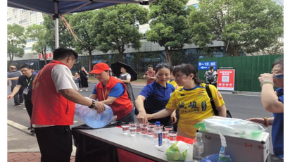 道县：志愿红点亮绿茵场 暖心护航“双冠”赛