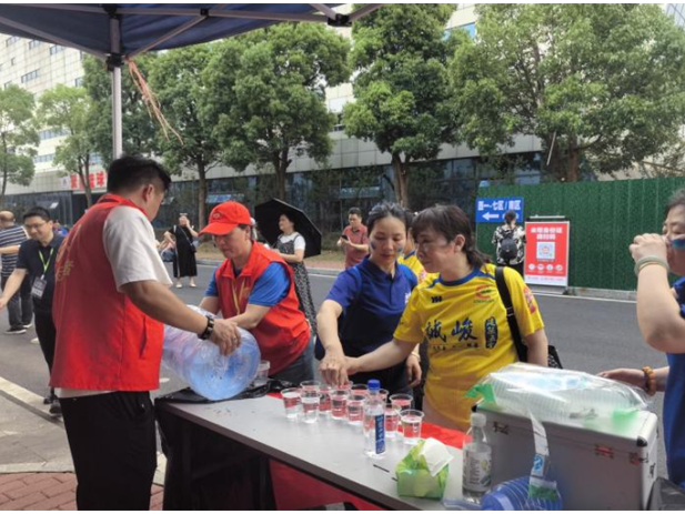 道县：志愿红点亮绿茵场 暖心护航“双冠”赛