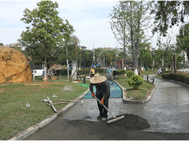 道县：快速修护破损步道 守护市民出行安全