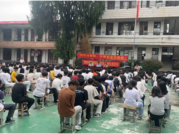 道县开展“快乐过暑假，交通安全不放假”宣传活动