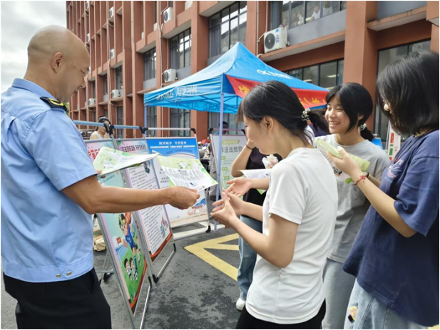 道县开展开学季“护苗·绿书签”主题宣传活动