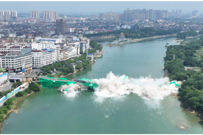 道县：潇水（上关）大桥成功爆破拆除 全新民生桥梁预计2028年通车