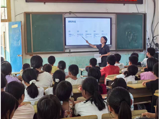 送法进校园·法在身边——道县法院走进祥霖铺镇中心小学开展法治宣讲活动