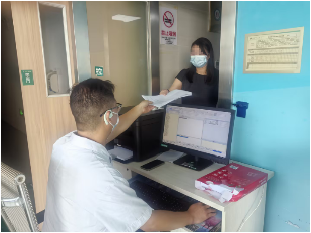 把“收费窗口”搬进病房！道县人民医院床旁结算让透析患者“零跑腿”