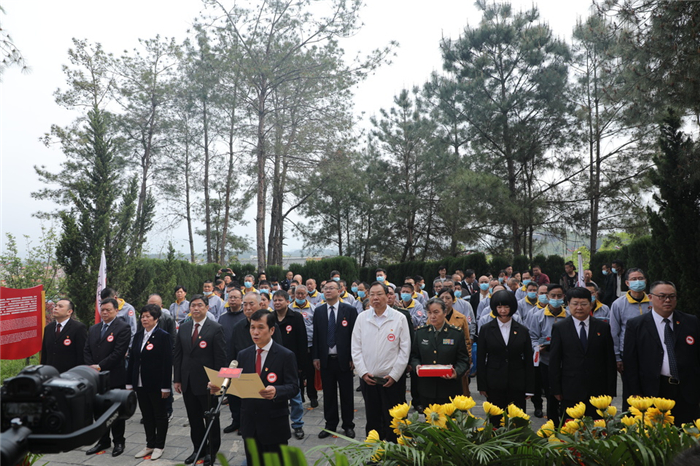 0327学史明理③丨举行一次祭奠英烈活动05.jpg