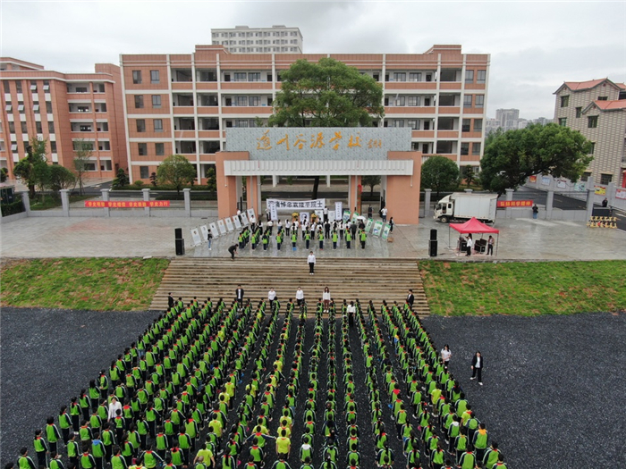 道州谷源学校举行悼念活动深刻缅怀袁隆平院士