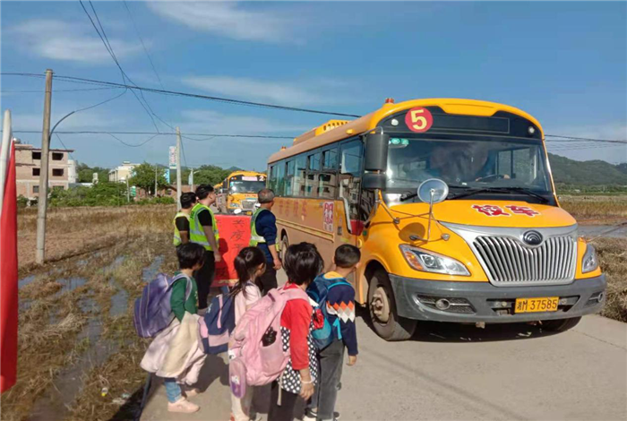 0507道县柑子园：交通劝导不松懈   学生安全有保障.png