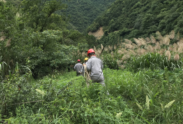 国网道县供电公司:炎炎夏日下电力巡线工的坚守