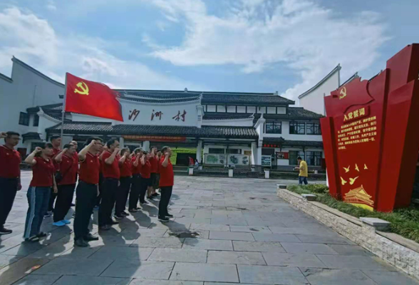道县邮政分公司赴“半条被子”故事发生地开展主题党日活动