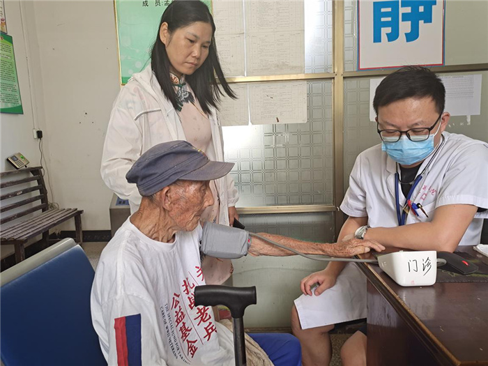 0723道县：103岁抗战老兵主动接种疫苗01.png