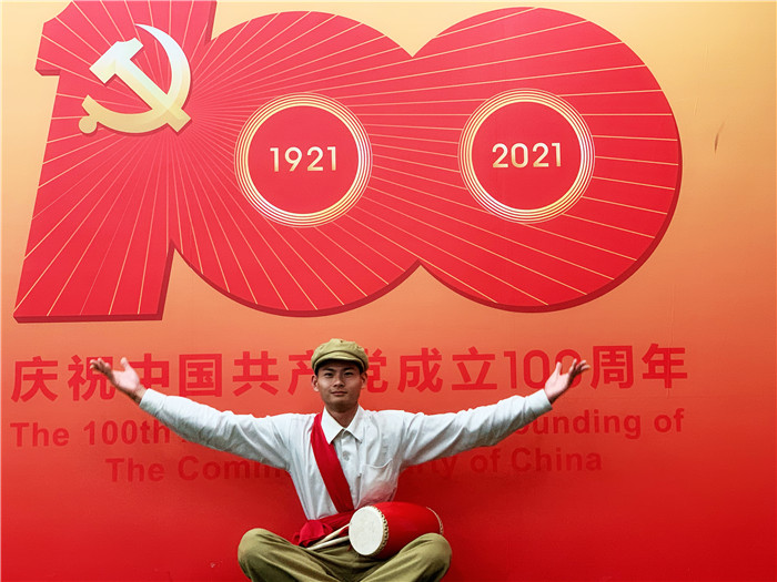 0706道县“奶崽”何良凤亮相庆祝建党100周年文艺晚会03.jpg