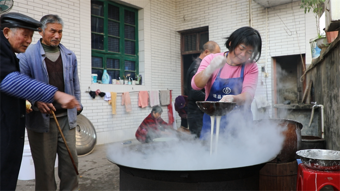 1223道县：手工红薯粉成为冬闲增收新亮点02.png