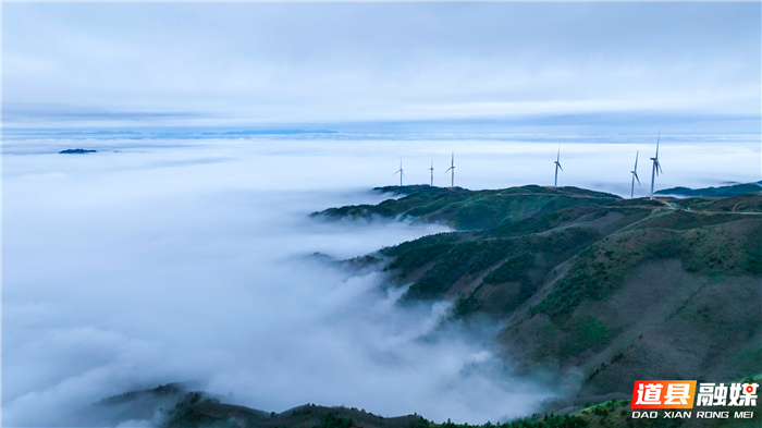 近日，受海拔及冷空气影响，道县洪塘营瑶族乡的高山上出现云海景观，如梦似幻，美不胜收，吸引众多游客结伴前来打卡。（通讯员：何莹锋 程欢 何凝）