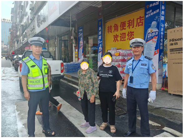 郴州老人看龙船赛不慎走失 道县交警暖心救助