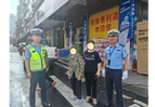 郴州老人看龙船赛不慎走失 道县交警暖心救助