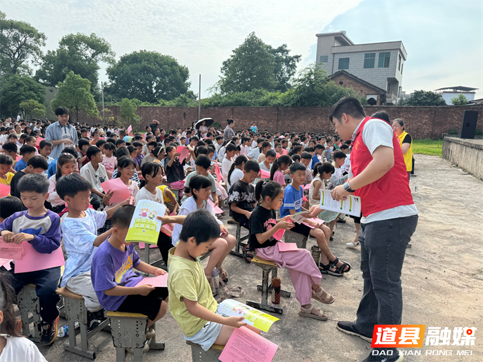 0613道县祥霖铺镇：联合宣讲进校园 筑牢校园安全“防护墙”03_副本.png