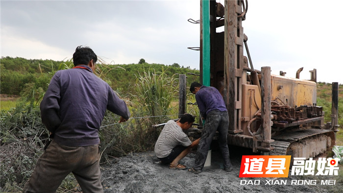 0905道县豹岩村：打井取水 1000多亩果园旱情得以缓解02.jpg