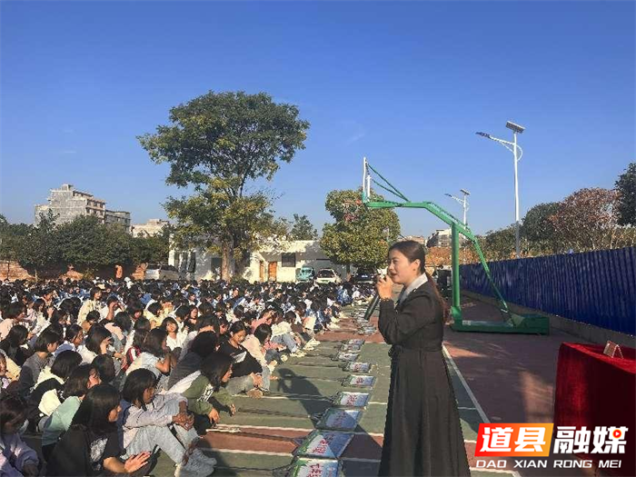 道县潇水学校开展“利剑护蕾•法治相伴”安全讲座2_副本.png