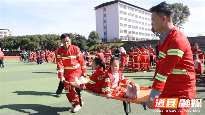 道县：三所幼儿园联合开展《消防总动员》大型安全教育拓展活动4_副本.png