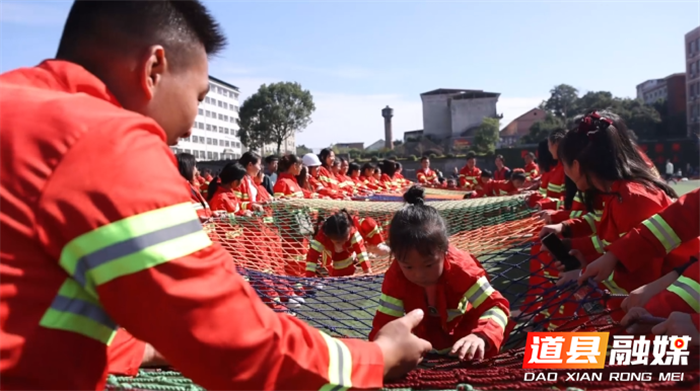 道县：三所幼儿园联合开展《消防总动员》大型安全教育拓展活动5_副本.png