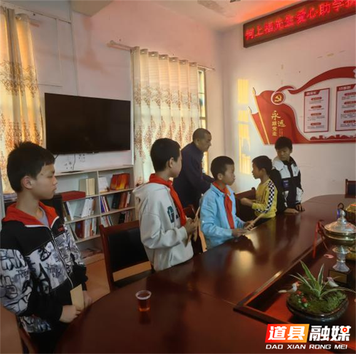 大爱无疆  你我同行------广东省狮子会福慧服务队清塘小学助学行2_副本.png