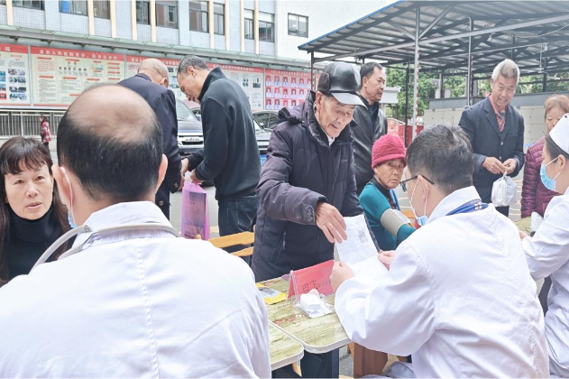 道县人民医院呼吸与危重症医学科开展“世界慢阻肺日”宣传活动