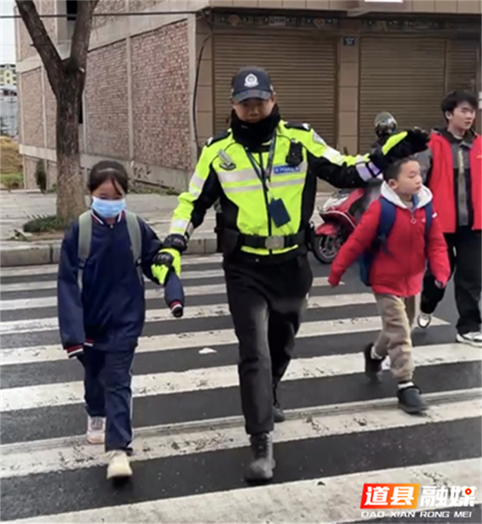 道县交警常态化护学保安全1_副本1.png
