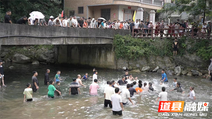 道县小塘村：瑶乡欢庆“六月六” 展现乡村新气象1_副本.jpg