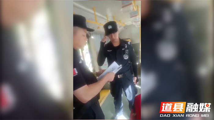 道县：车上“捡”到迷路小孩 暖心司机报警助其安全回家_副本.png