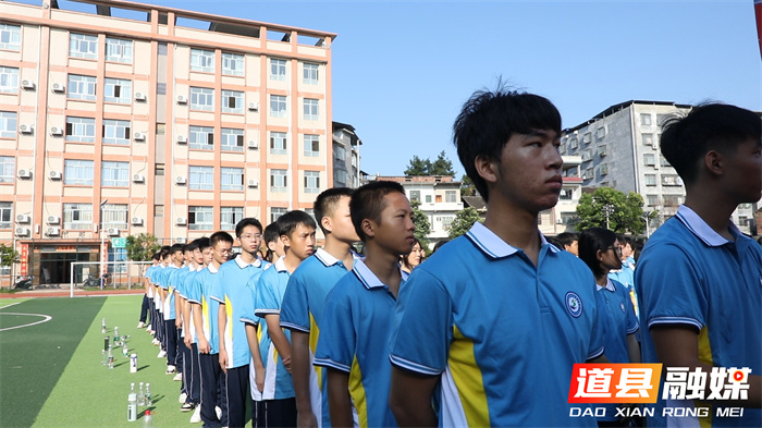 道县：新生军训磨砺青春 绽放风采5_副本.jpg