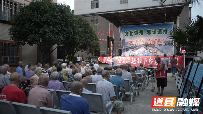 道县：图书馆携手福利院 送戏下乡温暖老人心2_副本.jpg