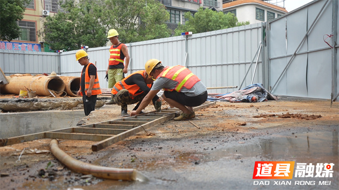 道县：雨污分流改造 提升居民生活质量1_副本.jpg