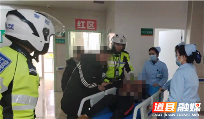 道县：争分抢秒!交警紧急护送心脏病患者就医1_副本1.png